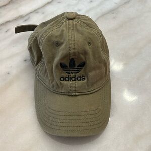 Selling an army green Adidas hat, woman’s